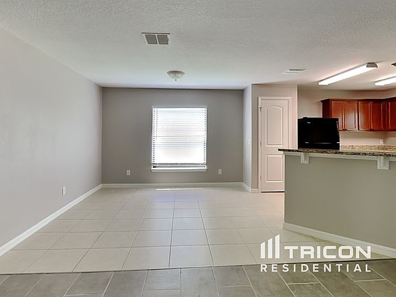 4th image of 2467 Winnipeg Dr