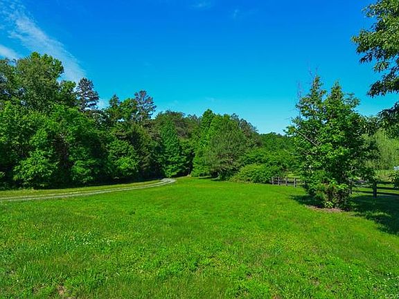 3rd image of 16372 Locust Run Dr