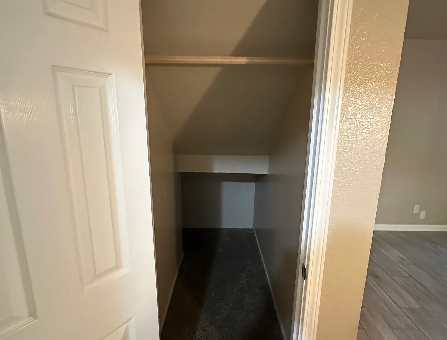 3 bed, 1100 sqft, $2,200 — Photo 3