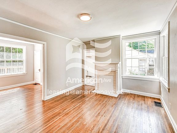 1560900_003_living_room_13730882.jpg
