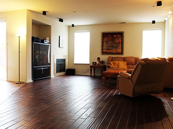 4th image of 8046 Mandarin Ave