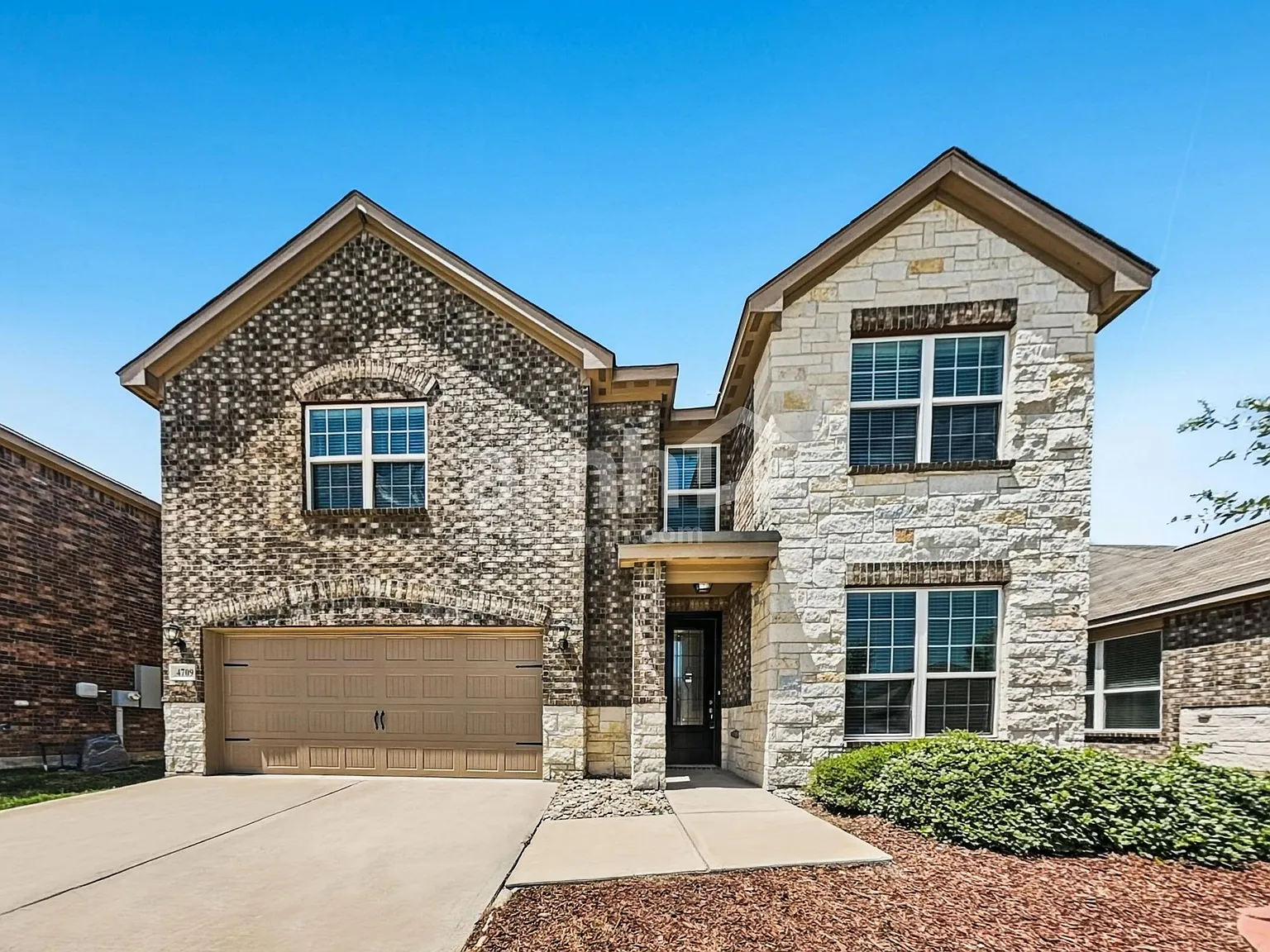 4 bed, 2.5 bath, 2312 sqft, $2,475 — Photo 1