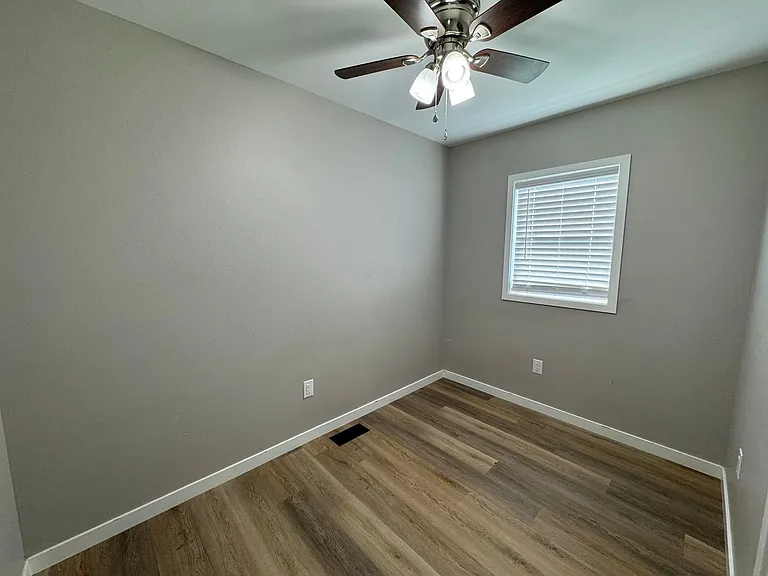 1101 Davis St NE — Photo 10