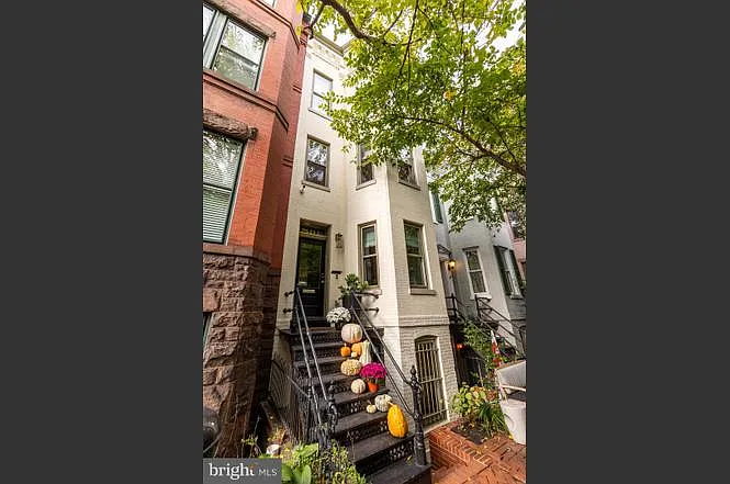 4 bed, 3.5 bath, 2800 sqft, $6,495 — Photo 2