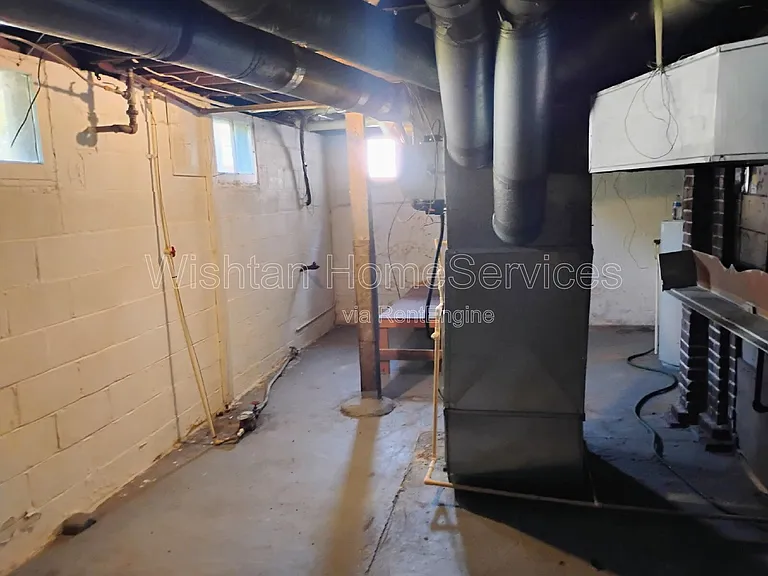 159 W Locust St — Photo 22