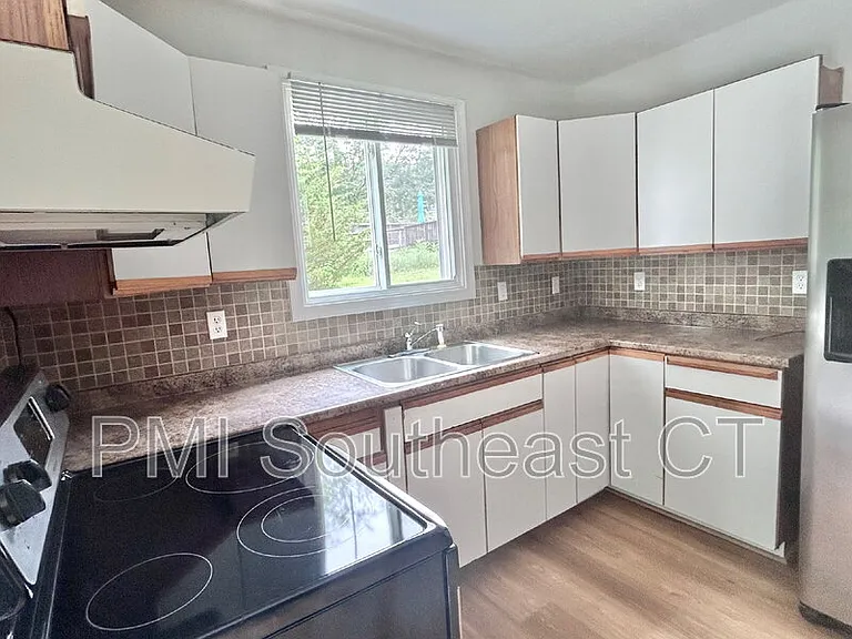 55 Hedge Ave — Photo 5