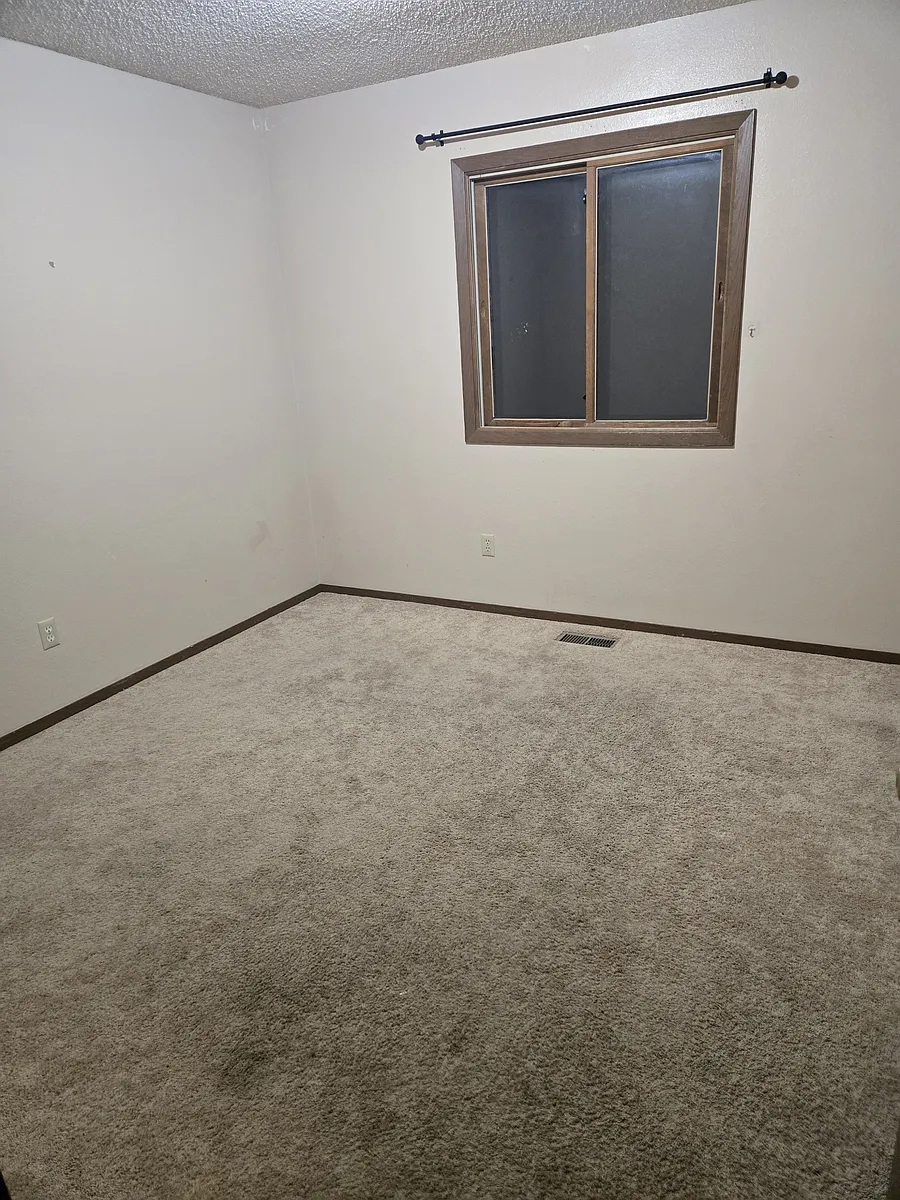 Building Photo - 1431 Sioux Blvd #3