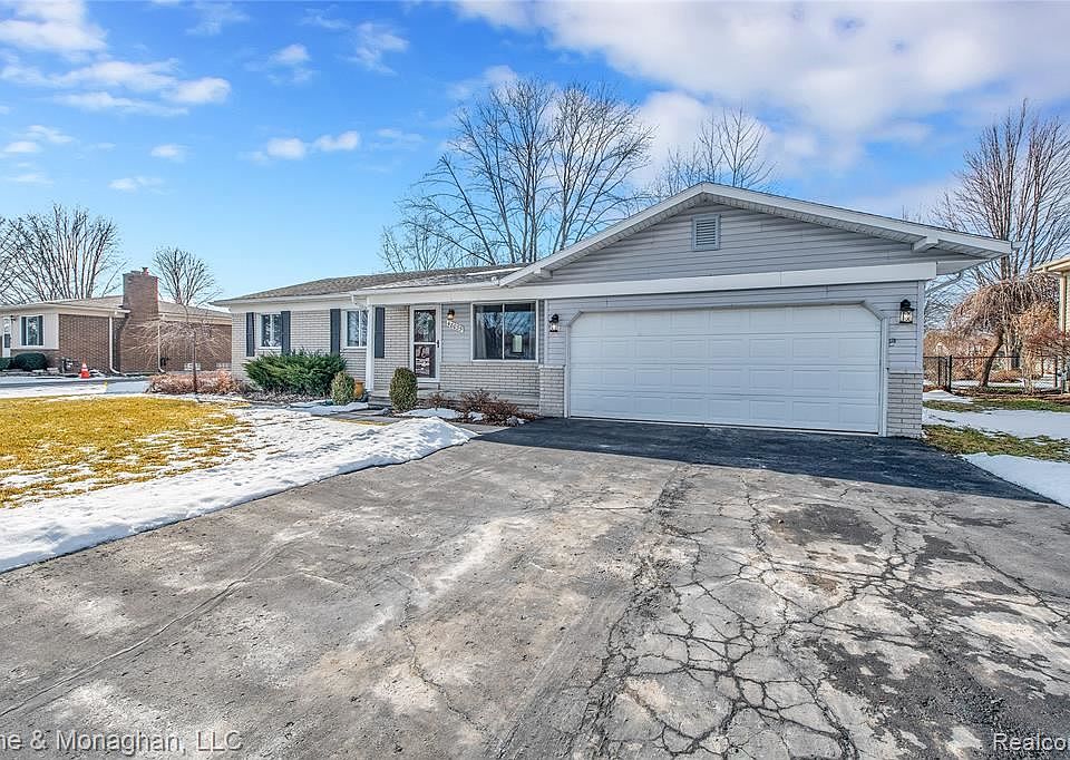 1st image of 48035 Pheasant Dr