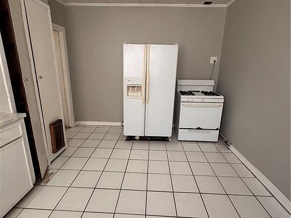 5th image of 116 Reagan St
