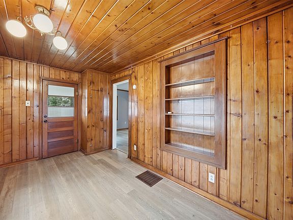 5th image of 2720 Merle Hay Rd