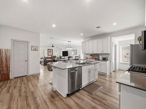 5th image of 919 Tall Shire Ct