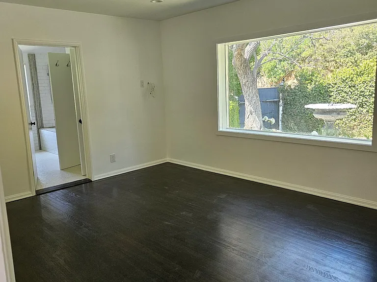 2828 Benedict Canyon Dr — Photo 7