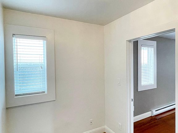Small Bonus Room, Possible Office, Guest, or Hobby room.