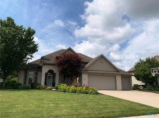 8450 Indian Lake Dr, Findlay, OH 45840