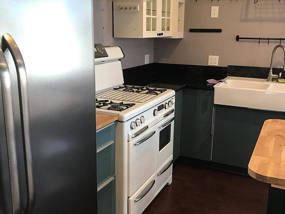 4th image of 835 Tourmaline St
