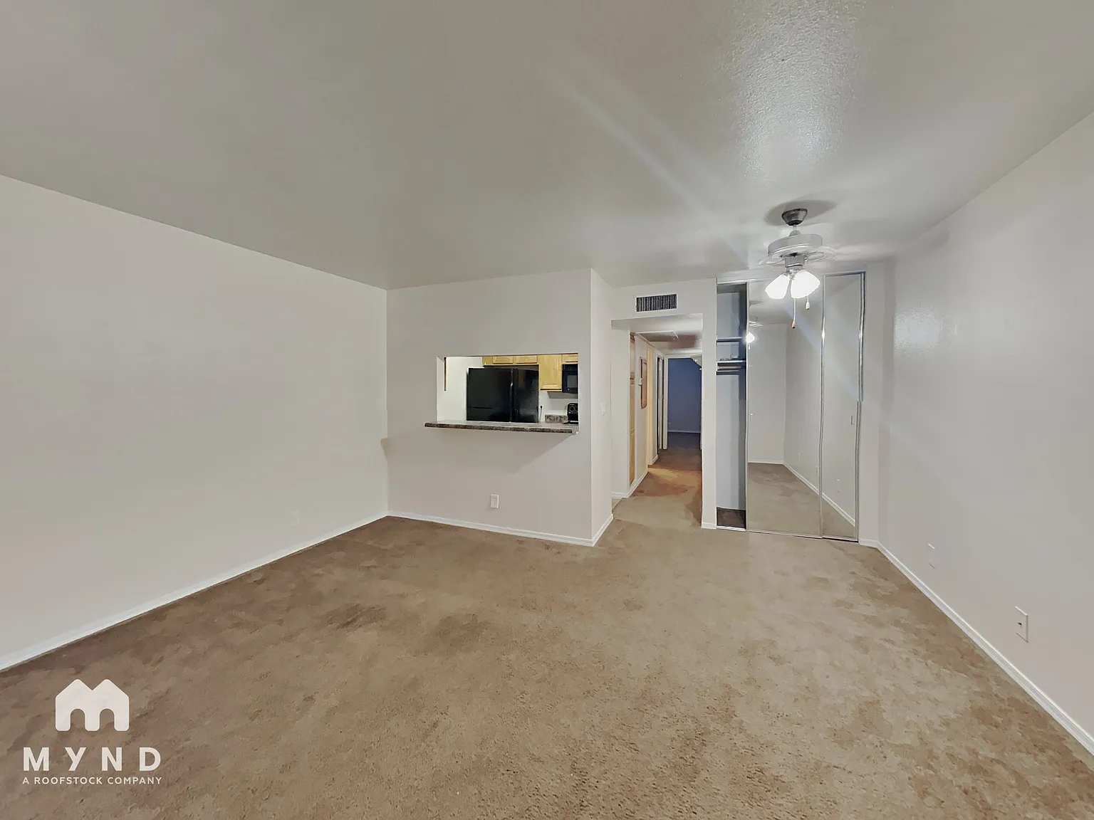 1 bed, 1.0 bath, 592 sqft, $1,195 — Photo 2