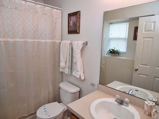 WB4P1682-Bathroom-2