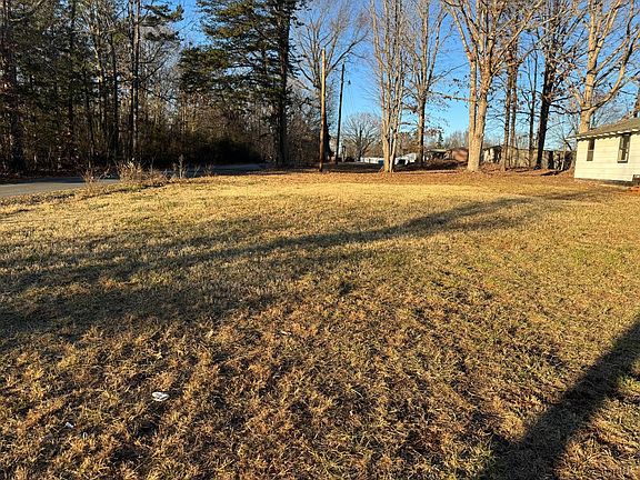 4th image of 20 Woodruff Dr