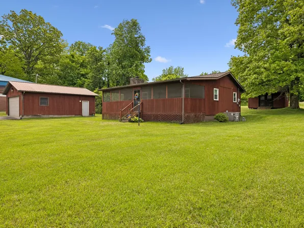 115 1st St, Monteagle, TN 37356