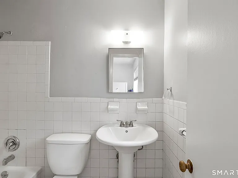 36 Woodbury Ave #2A — Photo 9