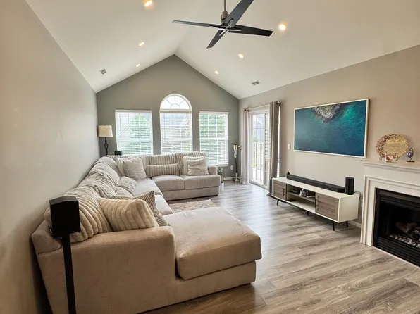 4035 Cornerstone Dr #176, Canton, MI 48188