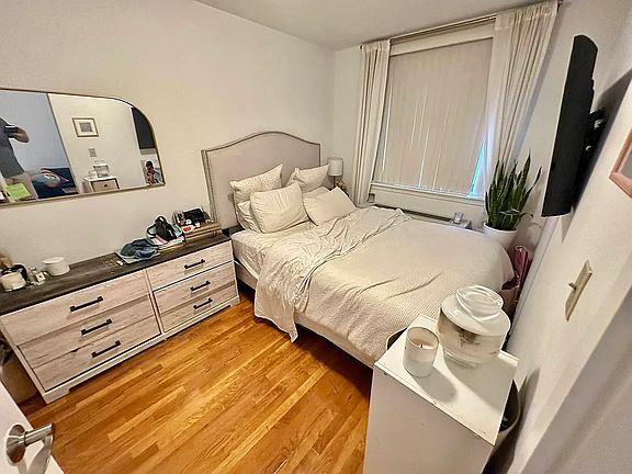 4th image of 229 E 13th St APT 1C