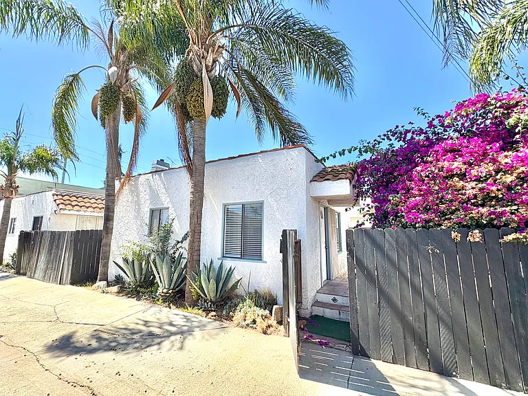 257 Loma Ave #A — Photo 1