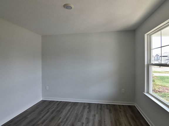 5th image of 3814 Alledonia Dr