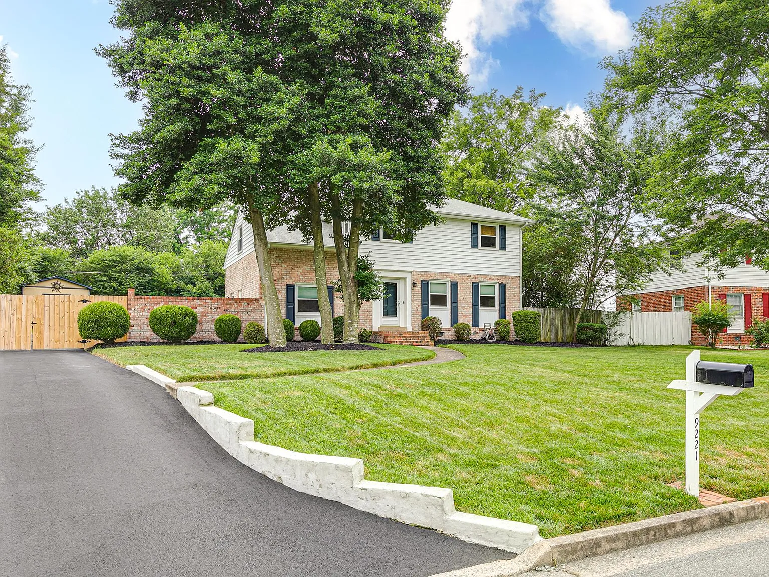 4 bed, 2.5 bath, 1976 sqft, $2,800 — Photo 2