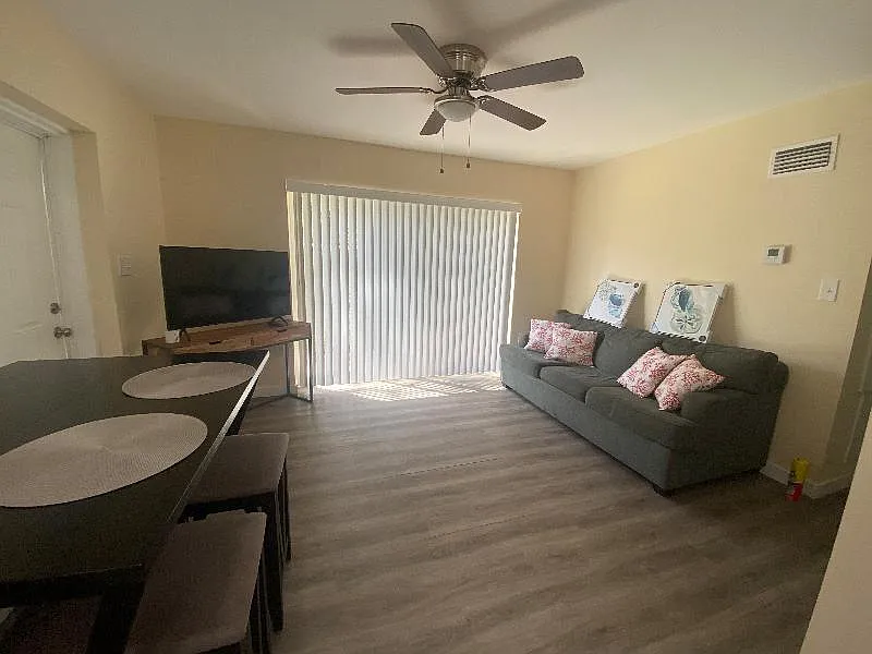 2 bed, 850 sqft, $1,500 — Photo 2