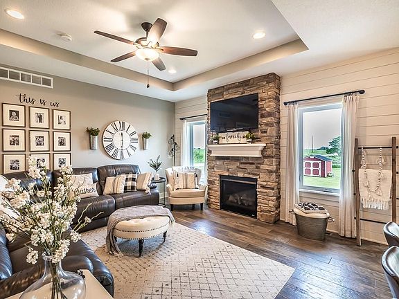 5th image of 772 NW Autumn Crest Dr