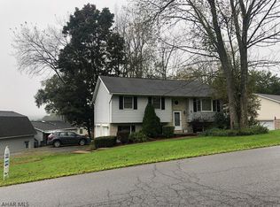 105 Woods Ln, Altoona, PA 16601