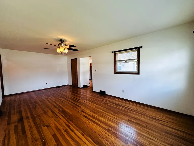 1331 Keesling Ave — Photo 4