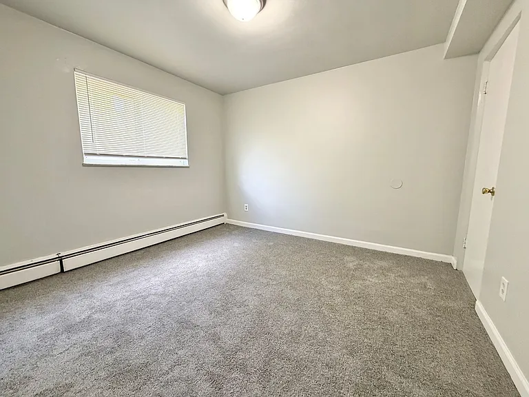 2302 W Galbraith Rd — Photo 5