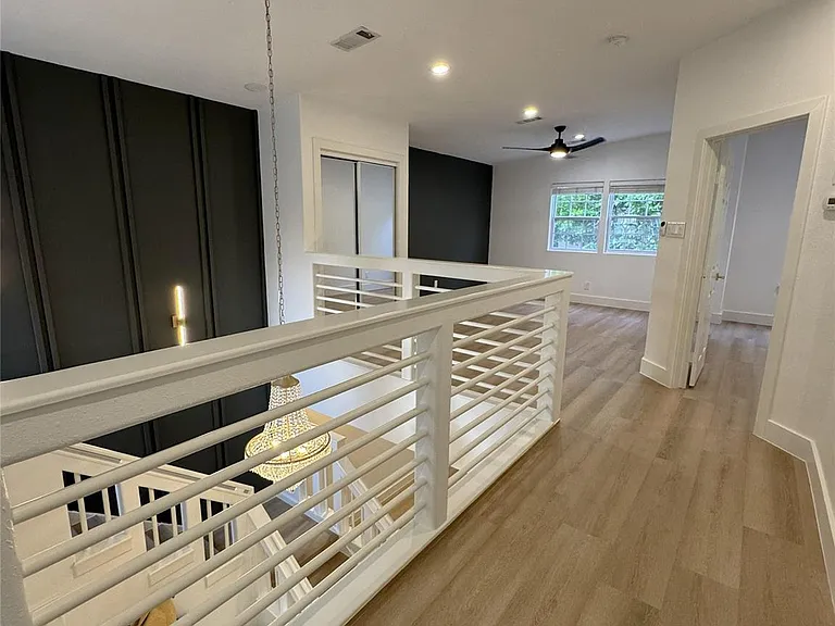 516 S Post Oak Ln #9 — Photo 23