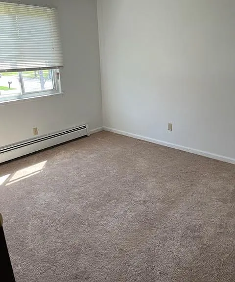 Meadowlawn Apartments — Photo 11