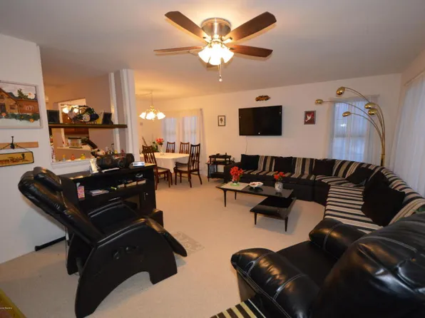 10 Woodstock La, Manchester, NJ 08759