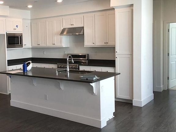 4th image of 637 Blackbury Ln