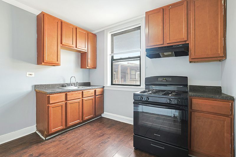 1st image of 7255 S Calumet Ave E #73-358-3