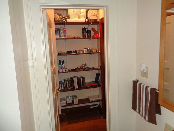 5th image of 212-214 N Blount St #464