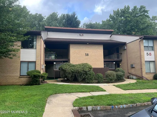 58 Amberly Dr Unit B, Manalapan, NJ 07726