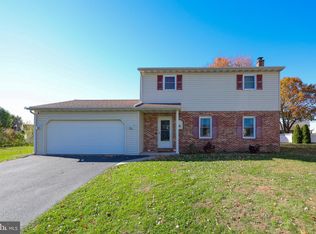 230 Meadowlark Dr, Ephrata, PA 17522