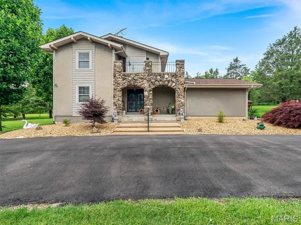 13 Heritage Dr, Villa Ridge, MO 63089