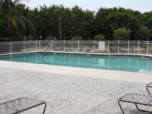 2nd image of 6450 Aragon Way APT 305