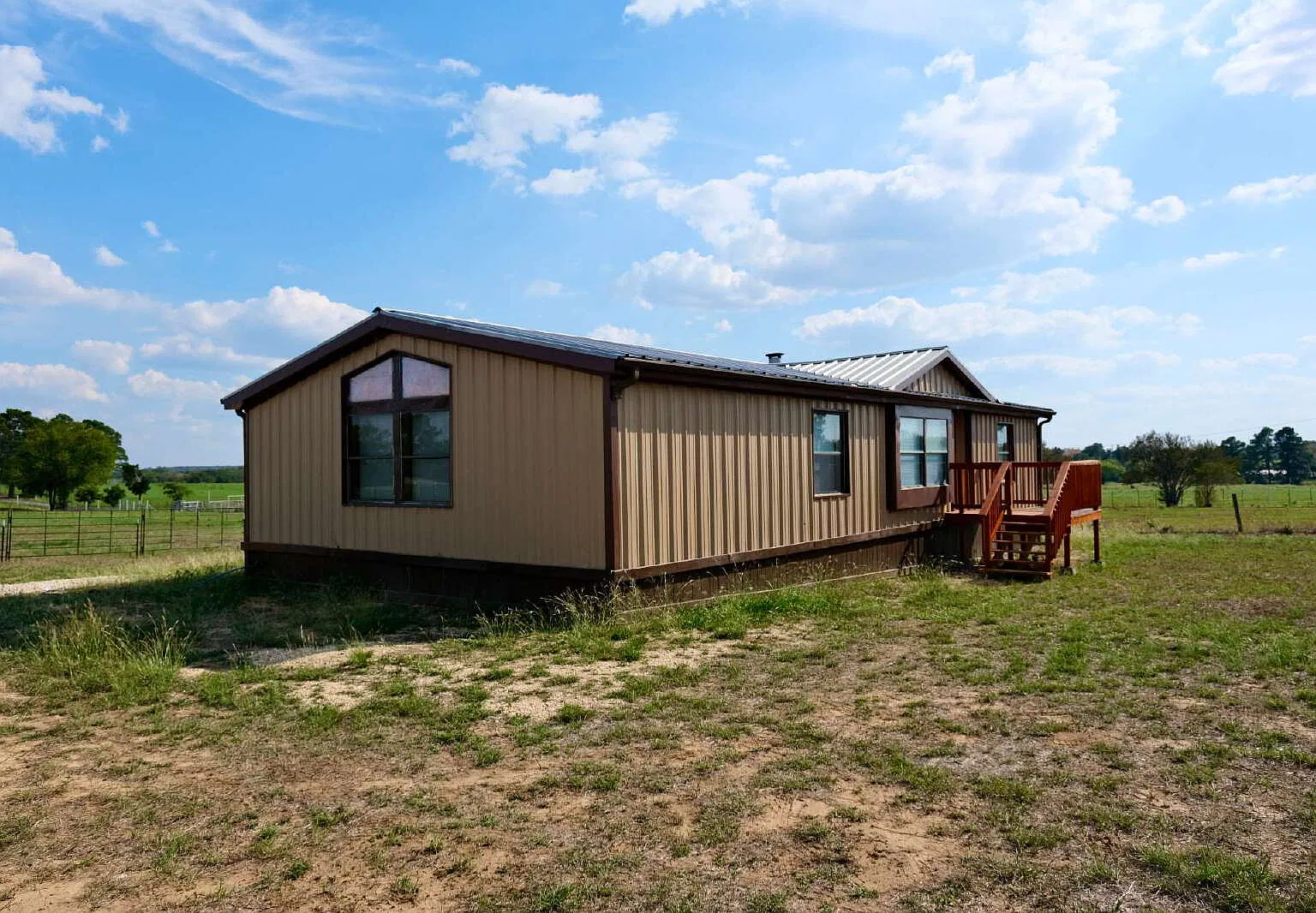 3 bed, 2.0 bath, 1600 sqft, $1,980 — Photo 3