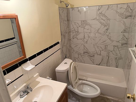 3rd image of 1227 Queen St NE APT 2
