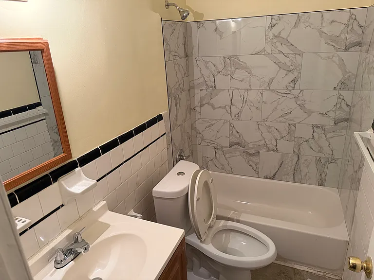 1227 Queen St NE #2 — Photo 3