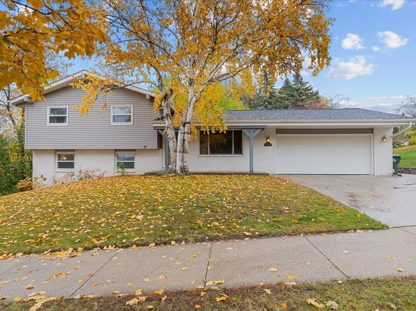 1805 Green Tree ROAD, West Bend, WI 53090