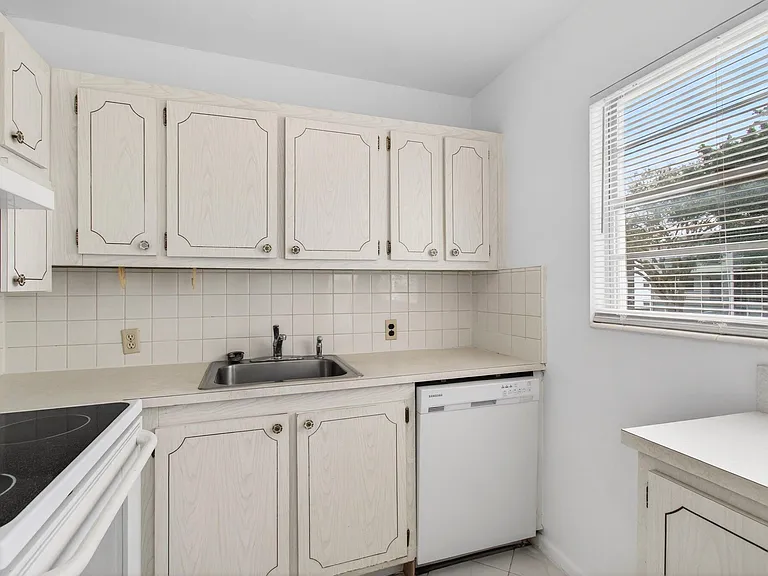 360 Fanshaw — Photo 13