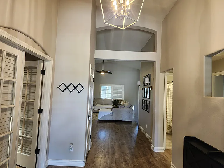 1932 S 174th Ave — Photo 2